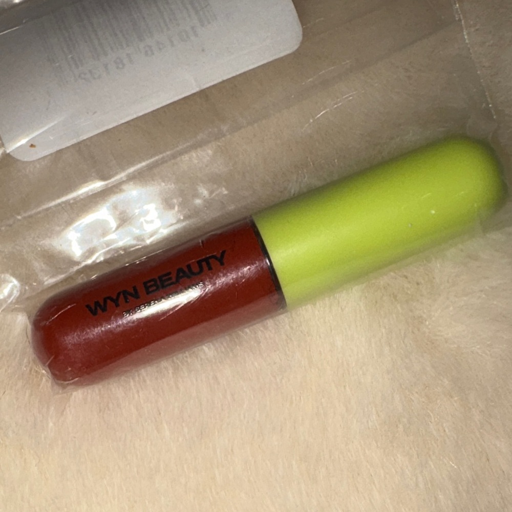 Bundle 4 for $15 WYN BEAUTY mini lippie